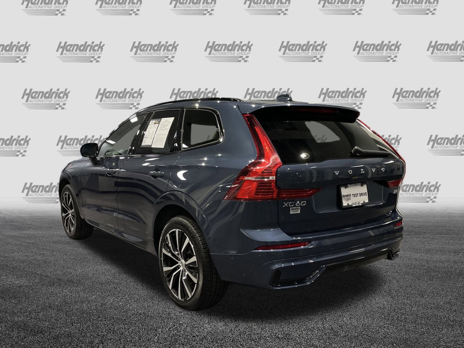 Used 2025 Volvo XC60 B5 Plus image 8