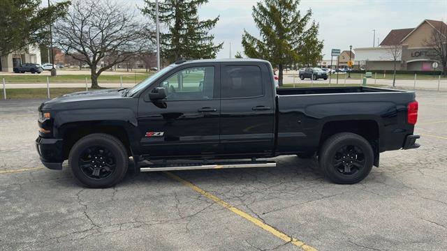 Used 2018 Chevrolet Silverado 1500 LT w/ Midnight Edition AWD/4WD image 5