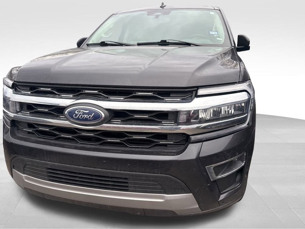 Used 2024 Ford Expedition Limited image 3