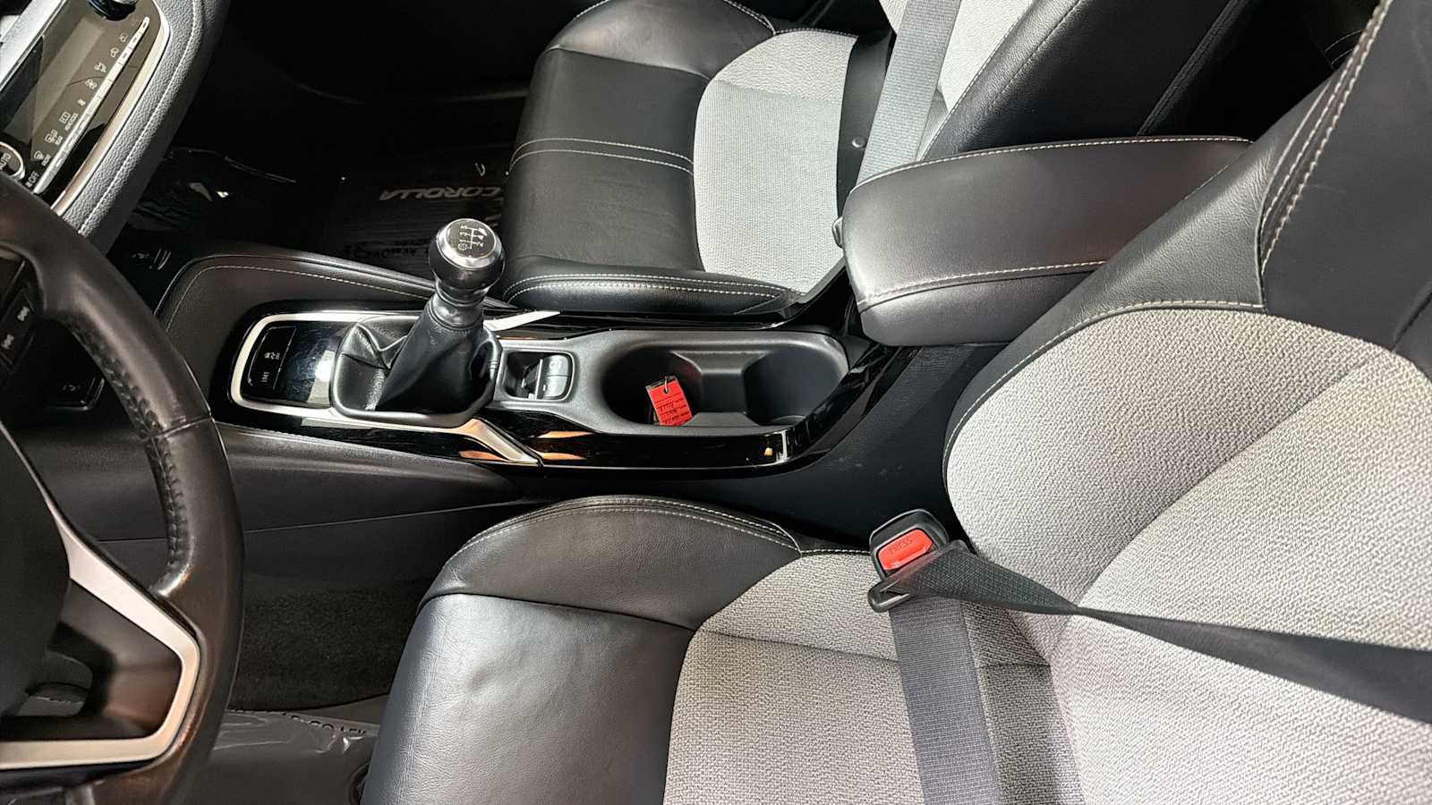 Used 2021 Toyota Corolla XSE FWD image 22