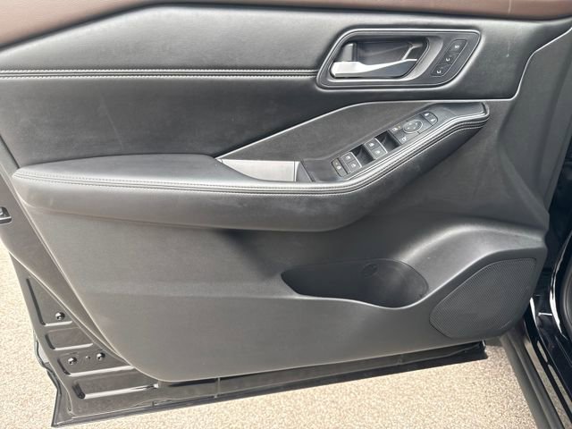 Used 2023 Nissan Rogue SL image 9