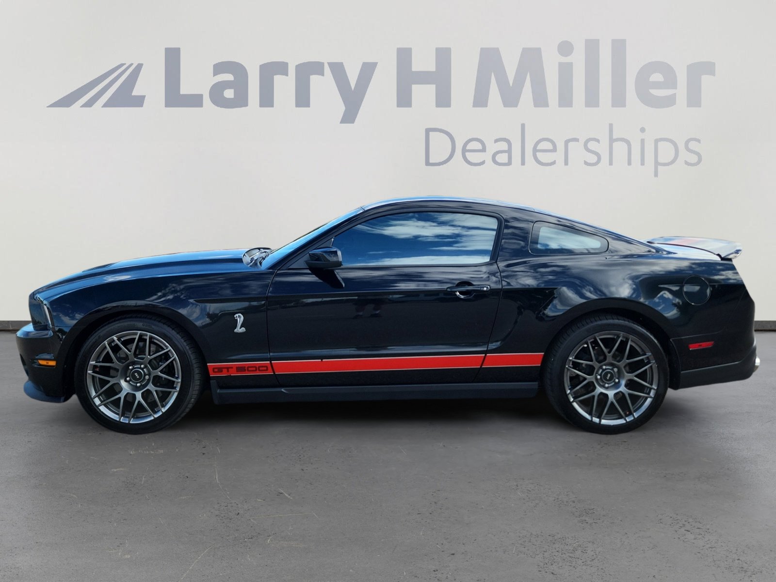Used 2011 Ford Mustang Shelby GT500 w/ SVT Performance Pkg image 3