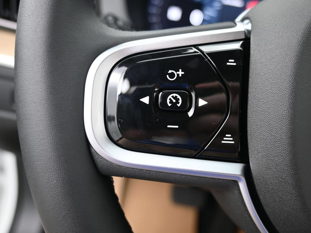 New 2026 Volvo XC60 B5 Core AWD/4WD image 17