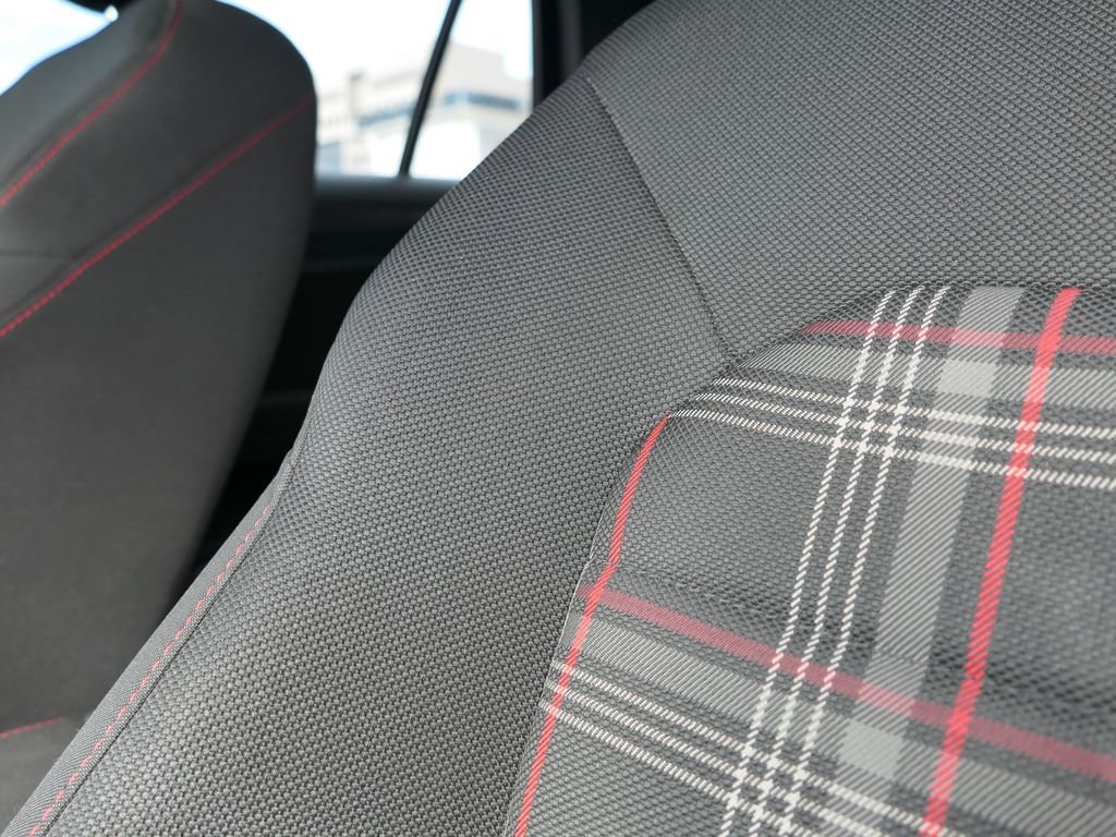 Used 2018 Volkswagen GTI SE image 10