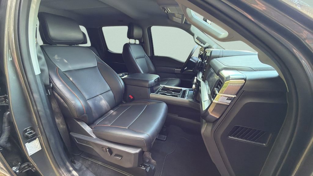 Used 2025 Ford F250 Lariat w/ Black Appearance Package image 19