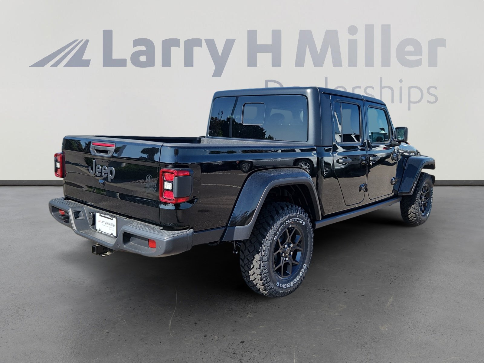 New 2025 Jeep Gladiator Willys AWD/4WD image 6