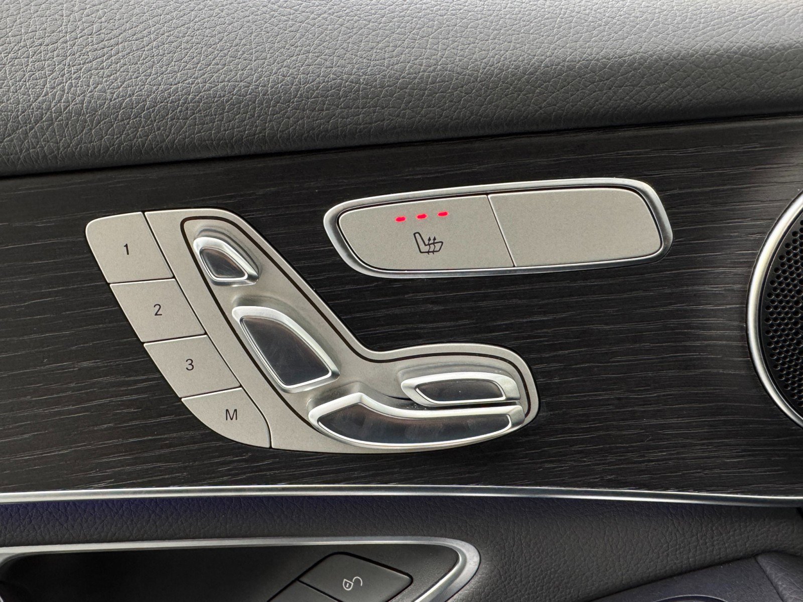 Used 2021 Mercedes-Benz GLC 300 w/ Premium Package image 16