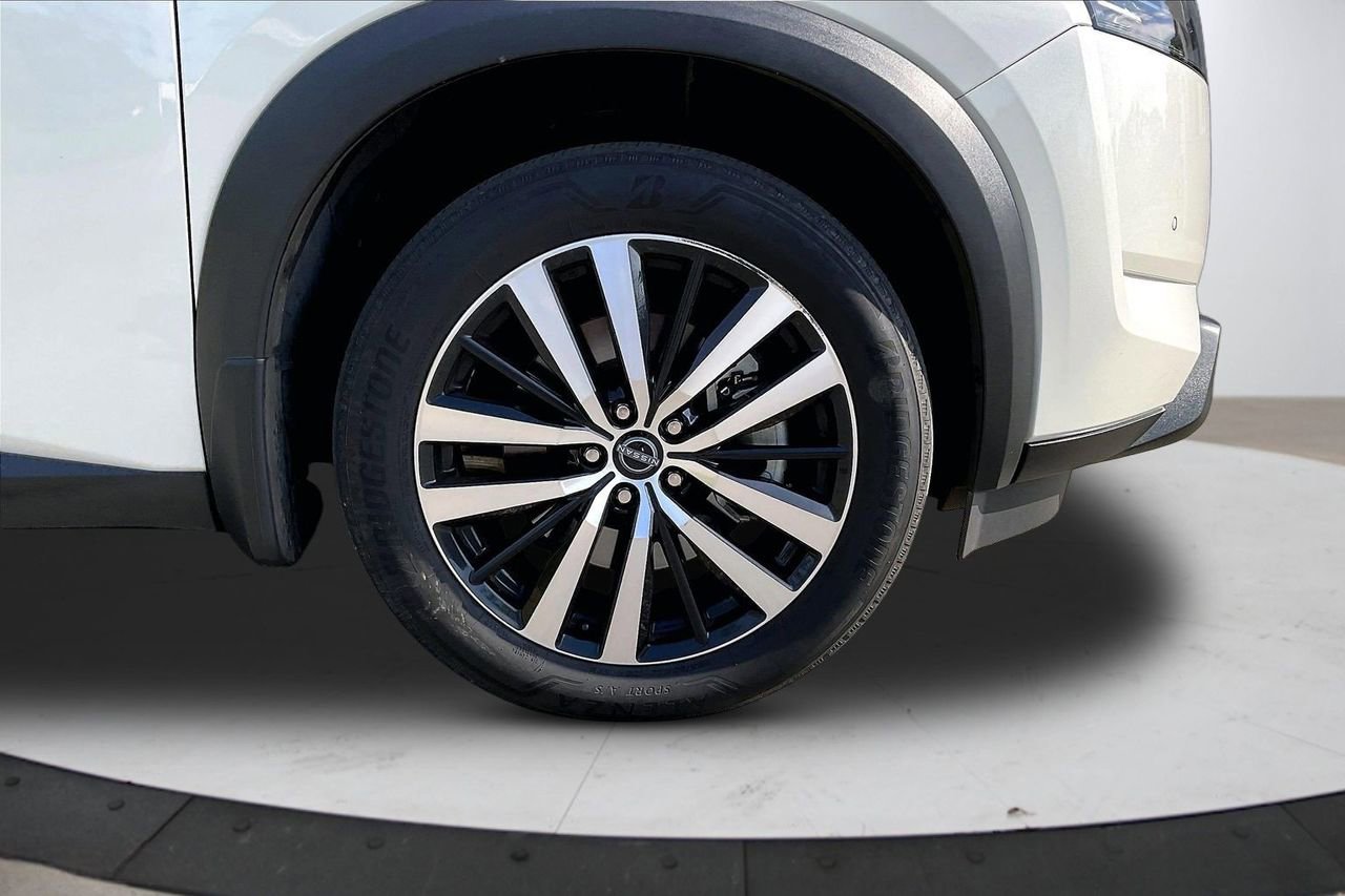 Used 2023 Nissan Pathfinder Platinum image 37