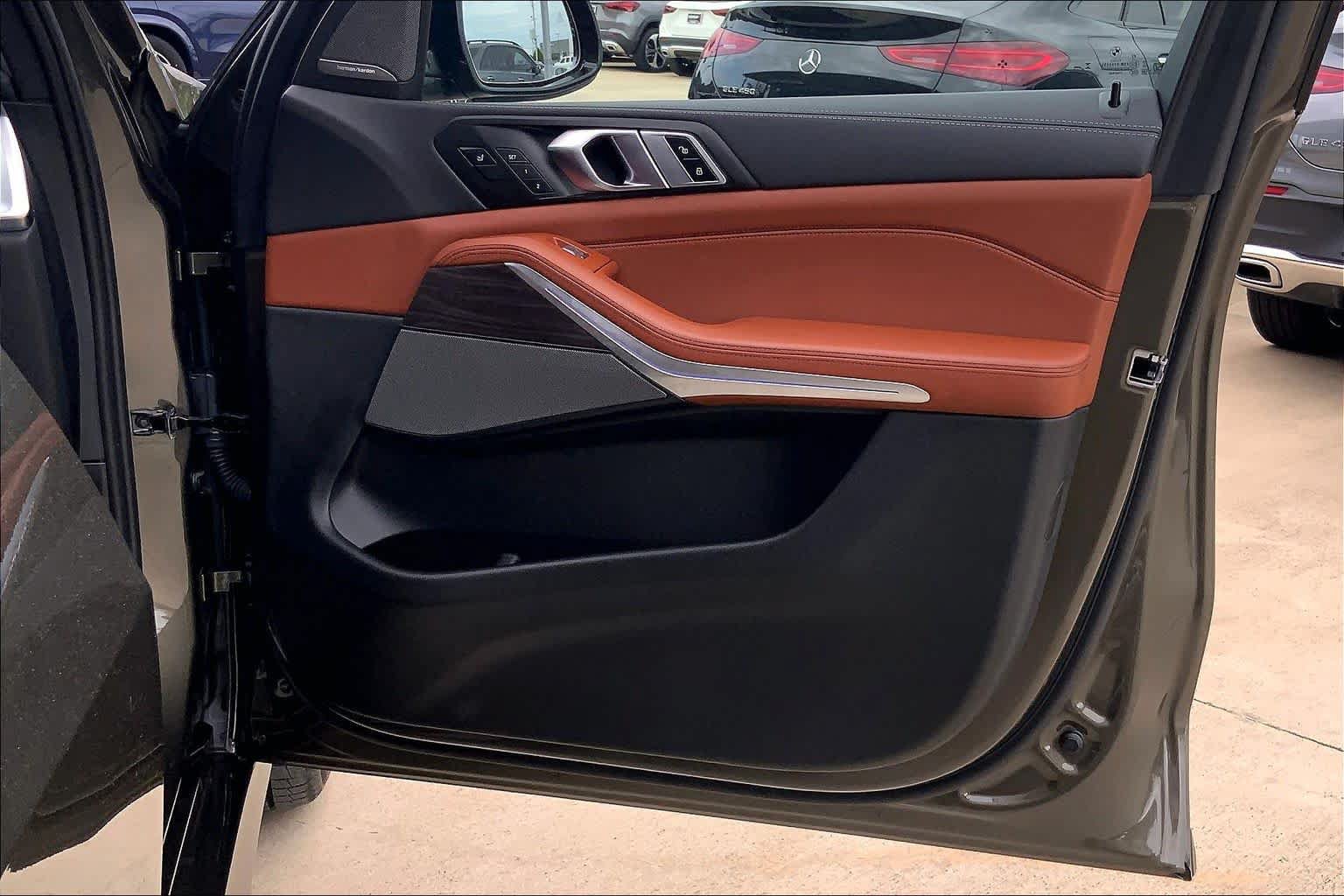 Used 2025 BMW X7 M60i AWD/4WD image 44