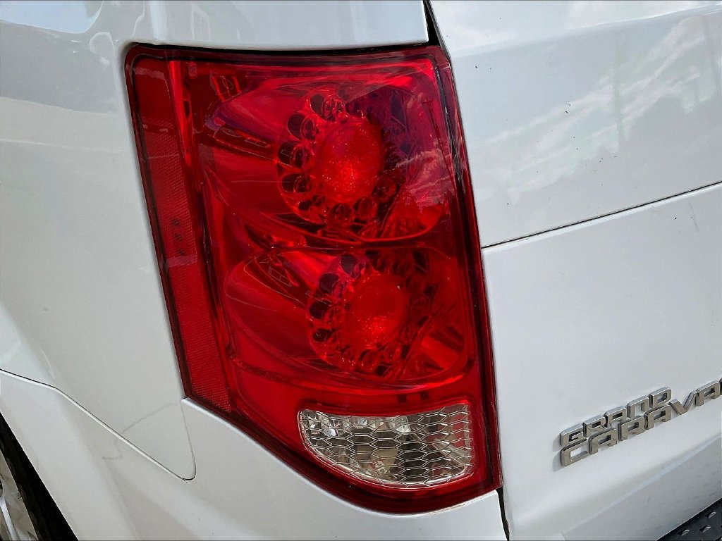 Used 2019 Dodge Grand Caravan SE w/ UConnect Hands-Free Group FWD image 23