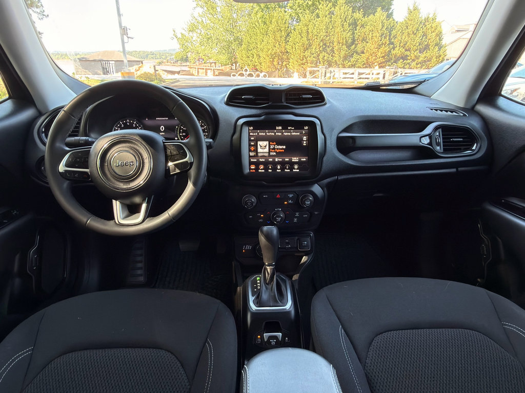 Used 2023 Jeep Renegade Altitude AWD/4WD image 13