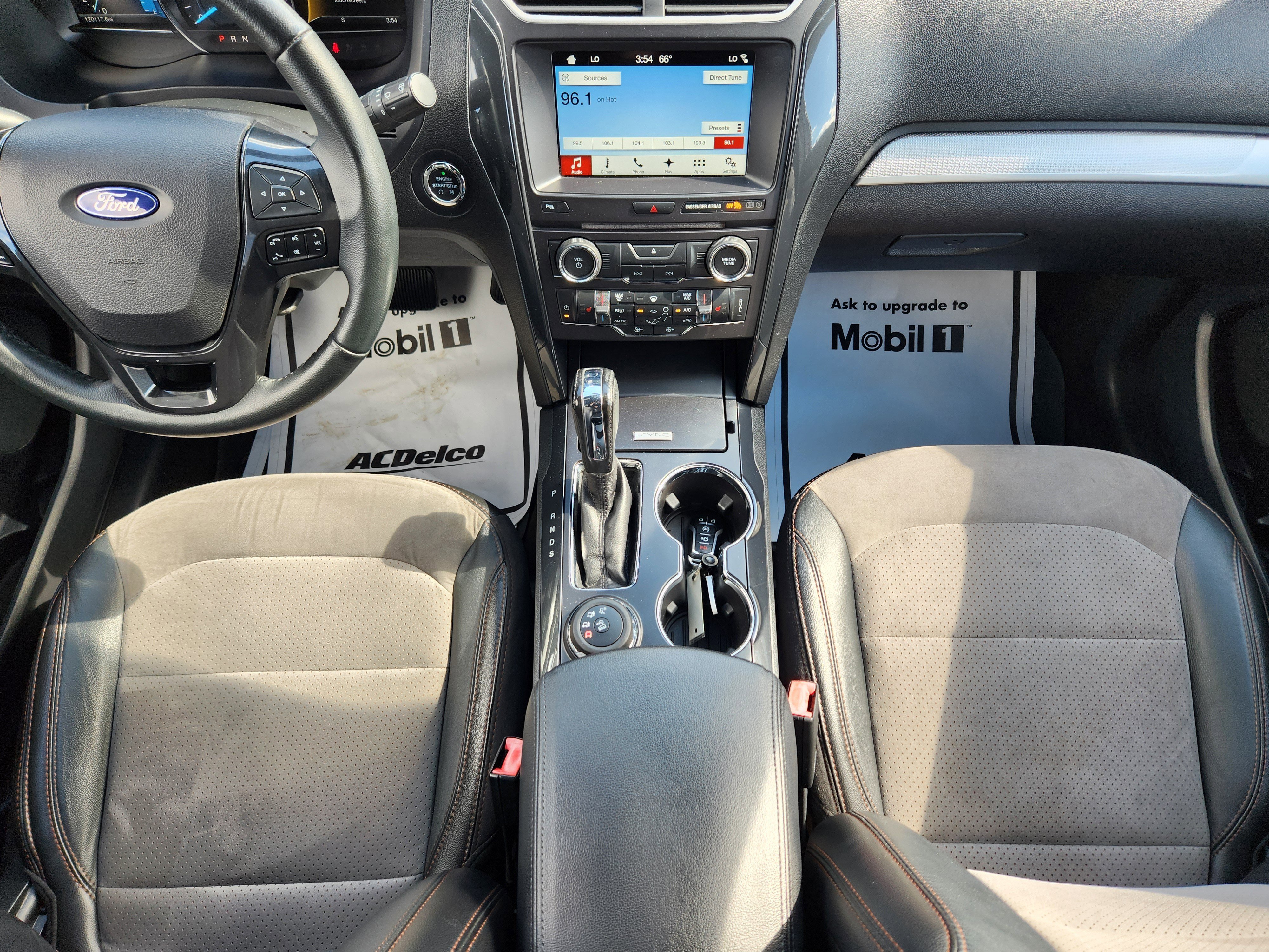 Used 2017 Ford Explorer XLT w/ Equipment Group 202A AWD/4WD image 18