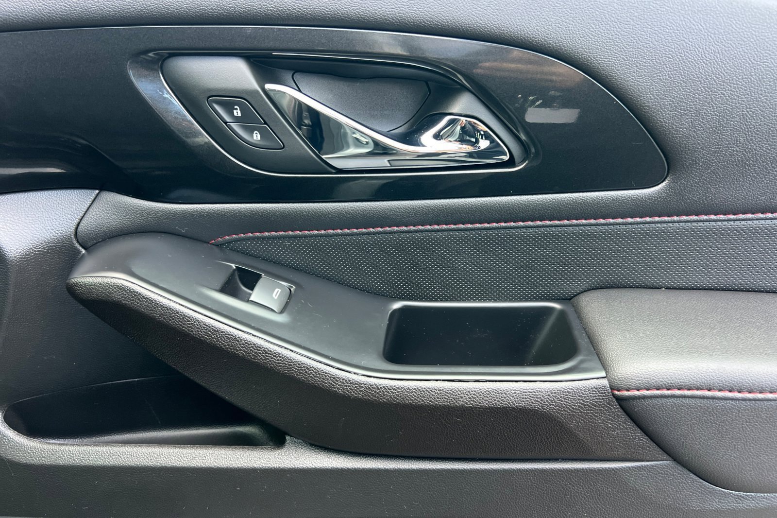 Used 2023 Chevrolet Traverse RS image 23