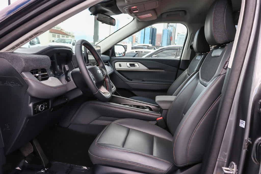 Used 2026 Ford Explorer Active w/ Active Comfort Package RWD image 17