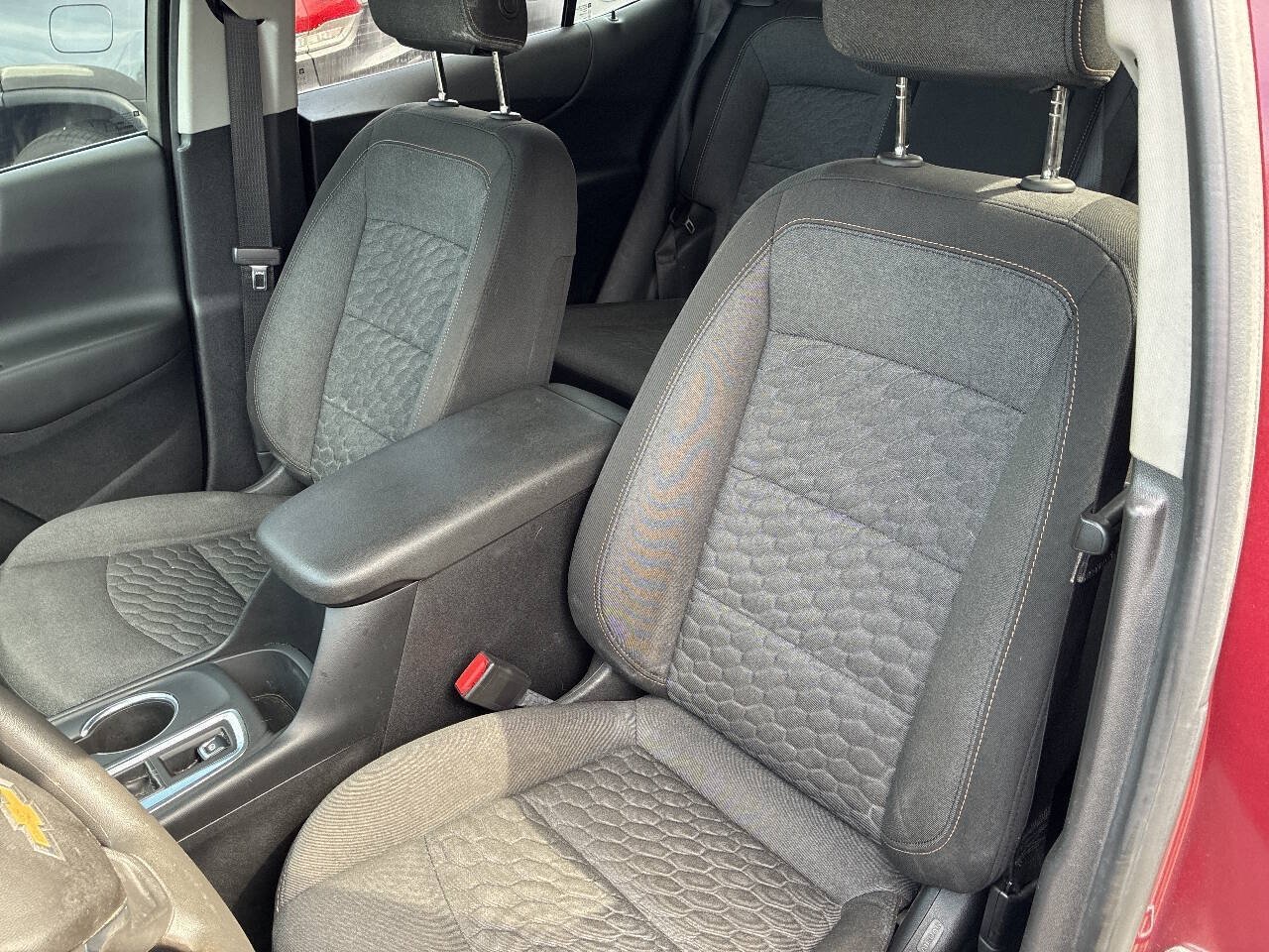 Used 2018 Chevrolet Equinox LT FWD image 12
