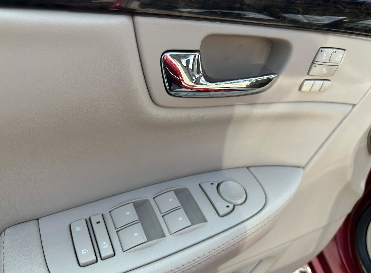 Used 2008 Cadillac DTS FWD image 24
