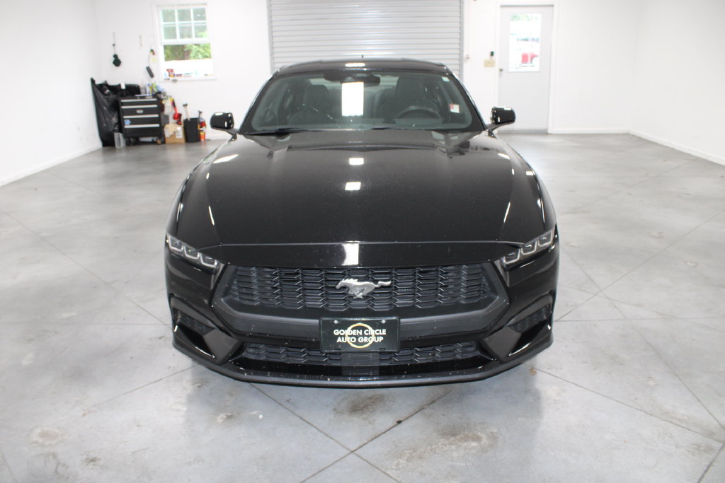 Used 2024 Ford Mustang Coupe RWD image 3