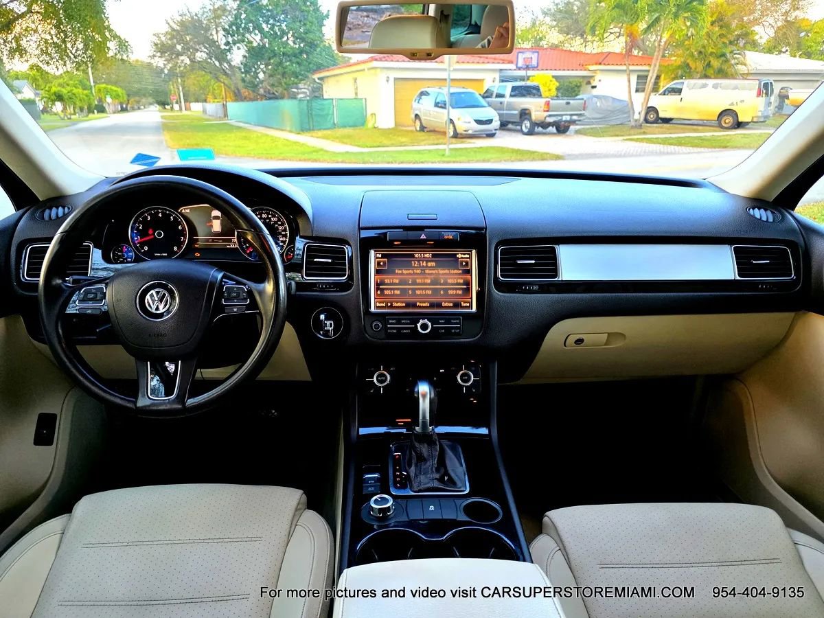 Used 2011 Volkswagen Touareg Sport image 42