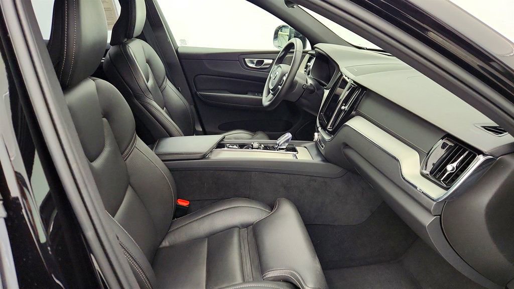 Used 2024 Volvo XC60 T8 Ultimate w/ Protection Package Premier image 24