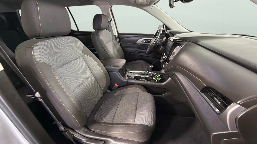Used 2020 Chevrolet Traverse LT image 30