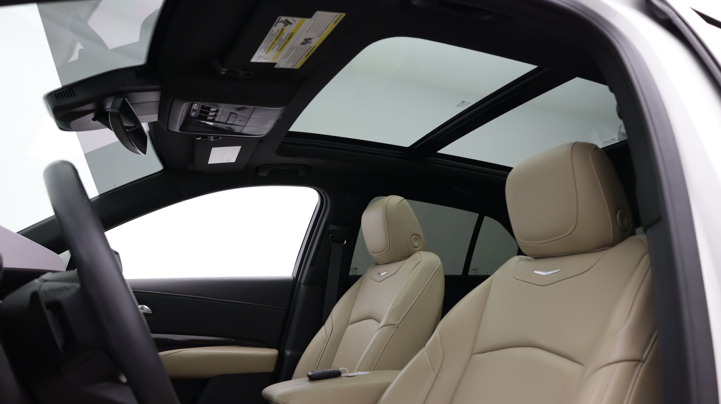 Used 2025 Cadillac XT4 Premium Luxury w/ Cold Weather Package FWD image 5