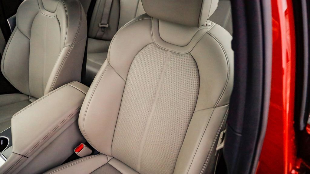 Used 2023 Genesis G70 2.0T image 25