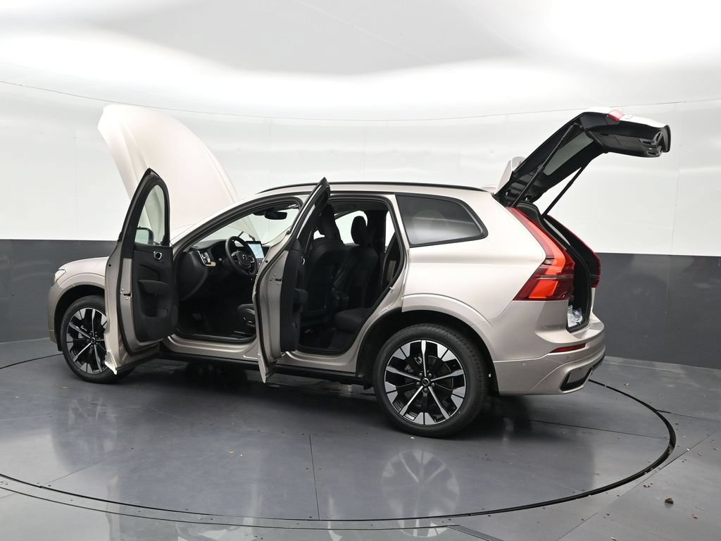 New 2026 Volvo XC60 B5 Plus AWD/4WD image 32