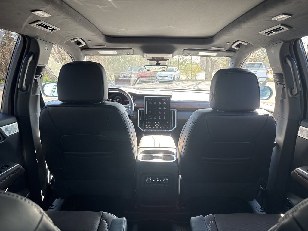 New 2026 GMC Acadia Denali Ultimate w/ LPO, Floor Liner Package AWD/4WD image 16