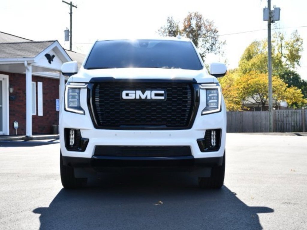 Used 2021 GMC Yukon XL SLT image 2