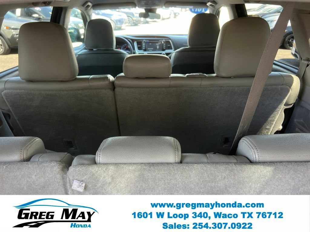 Used 2017 Toyota Highlander Plus FWD image 18