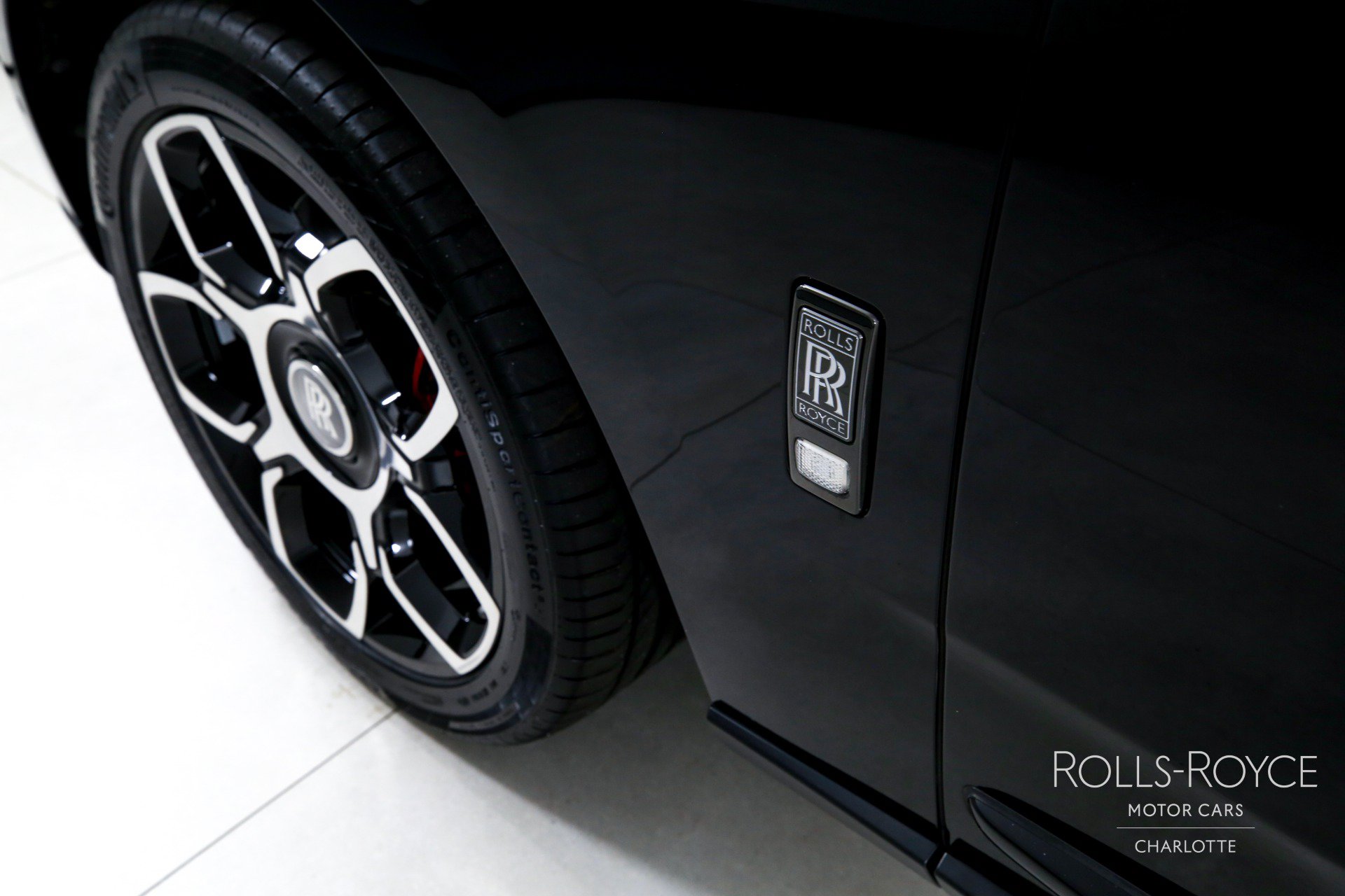 Used 2021 Rolls-Royce Cullinan Black Badge AWD/4WD image 46