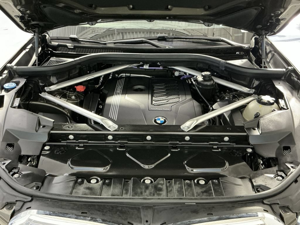 Used 2023 BMW X5 xDrive40i AWD/4WD image 28