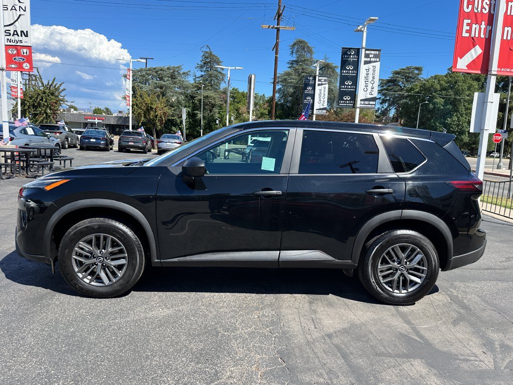 Used 2024 Nissan Rogue S FWD image 3