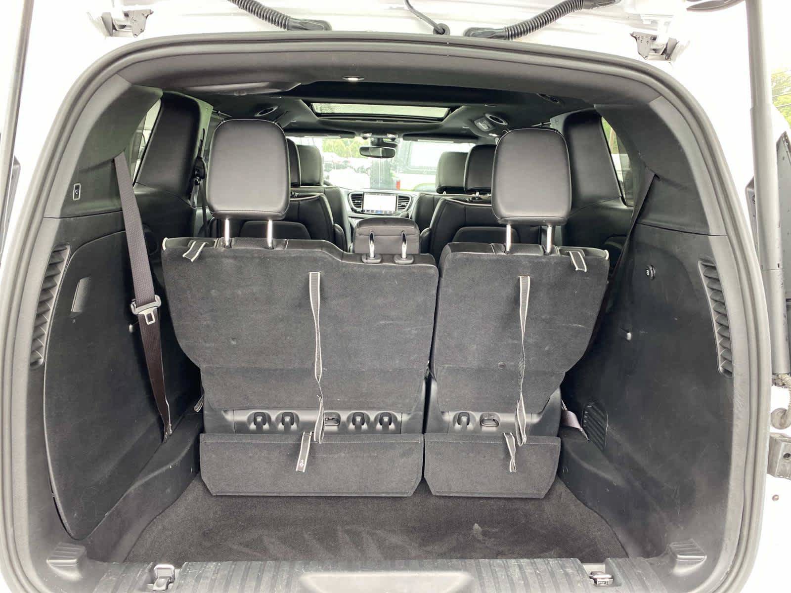 Used 2025 Chrysler Pacifica Limited FWD image 5