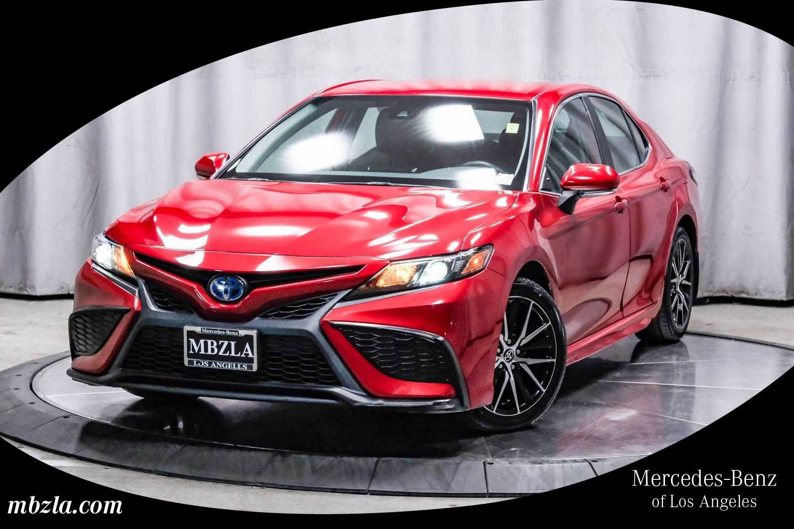 Used 2022 Toyota Camry SE image 1