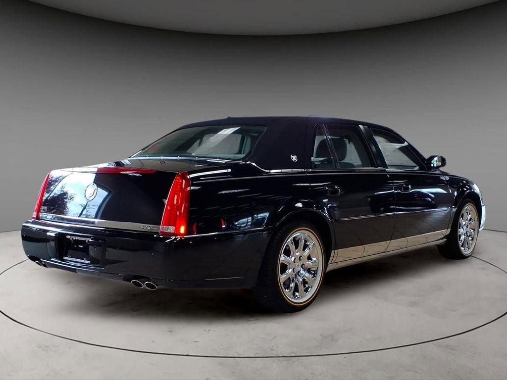 Used 2008 Cadillac DTS w/ Sun And Sound Package FWD image 5