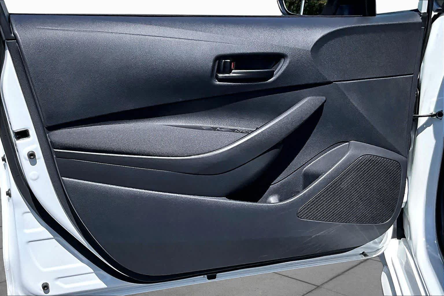 Used 2025 Toyota Corolla LE w/ LE Premium Package FWD image 21