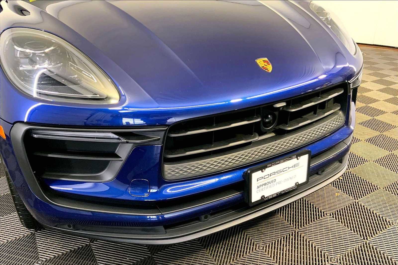 Certified 2024 Porsche Macan image 34