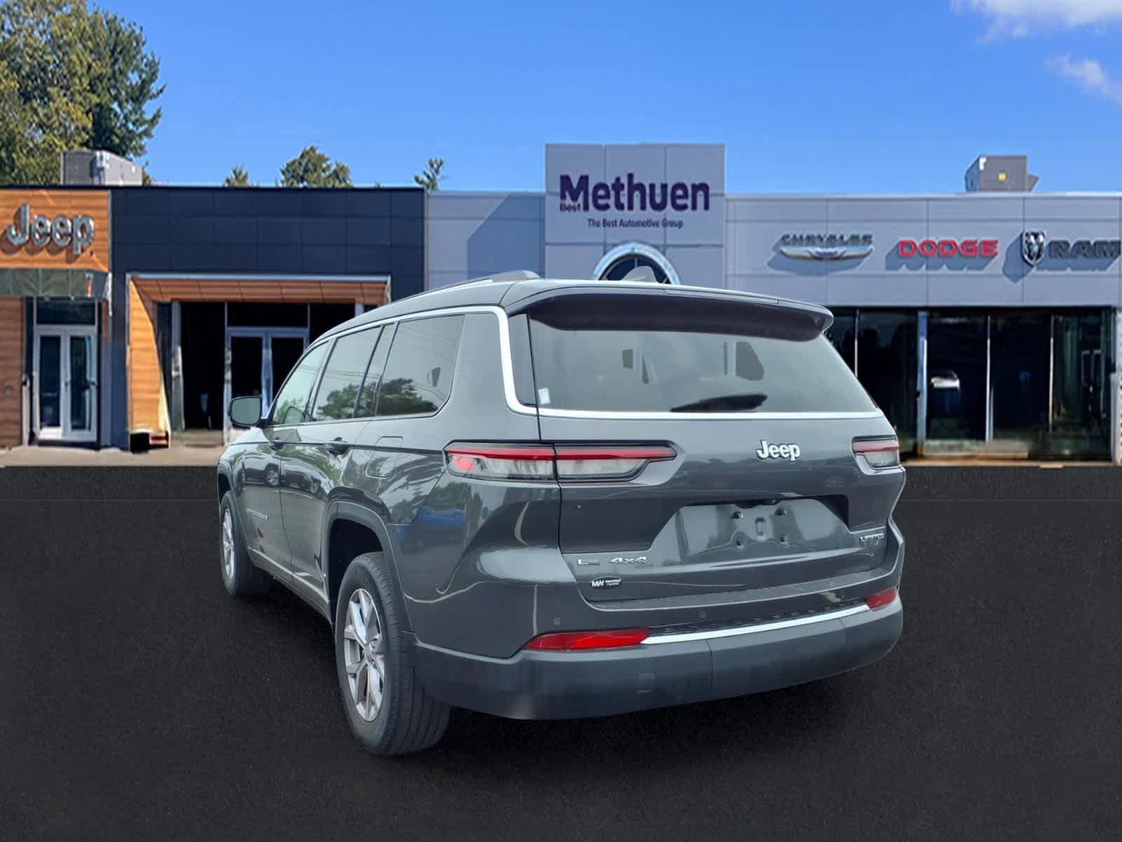 Used 2022 Jeep Grand Cherokee L Limited AWD/4WD image 6