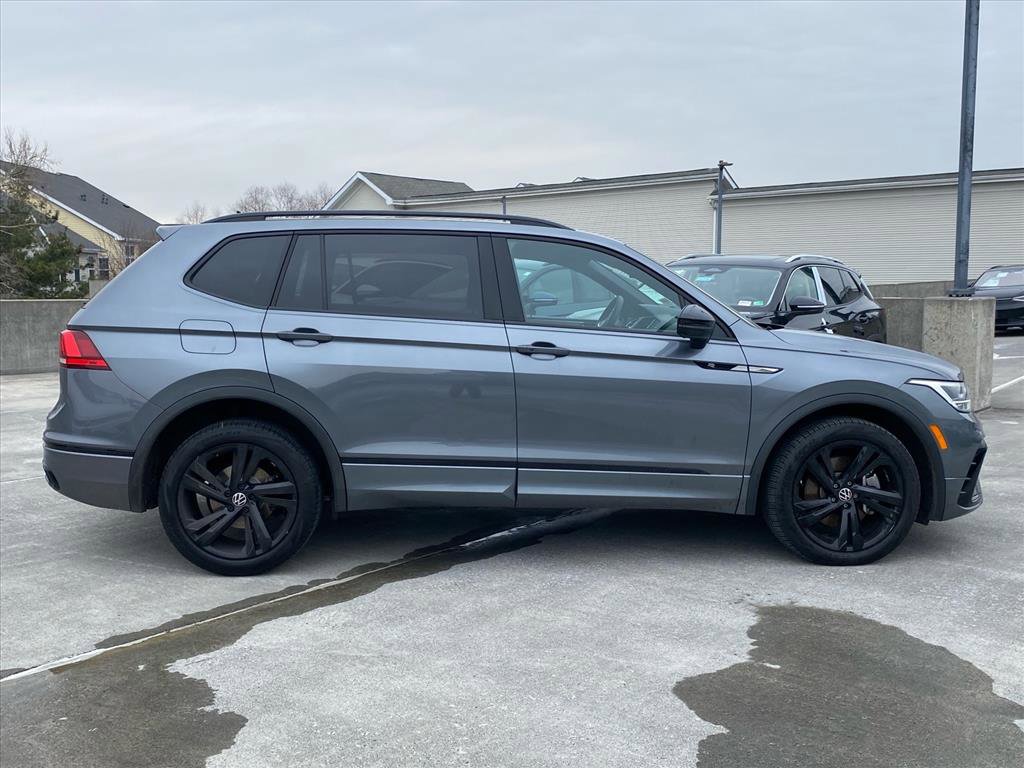 Certified 2023 Volkswagen Tiguan SE R-Line AWD/4WD image 2
