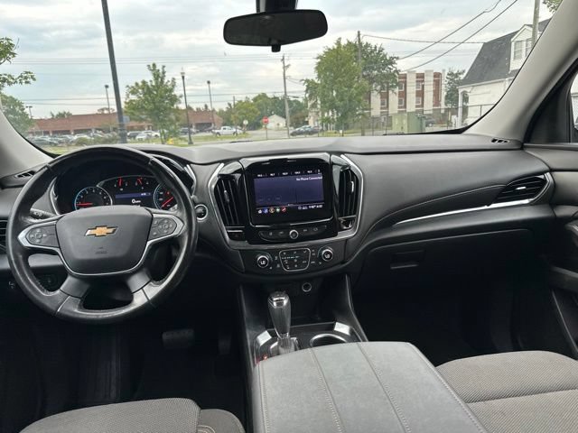 Used 2020 Chevrolet Traverse LT FWD image 3
