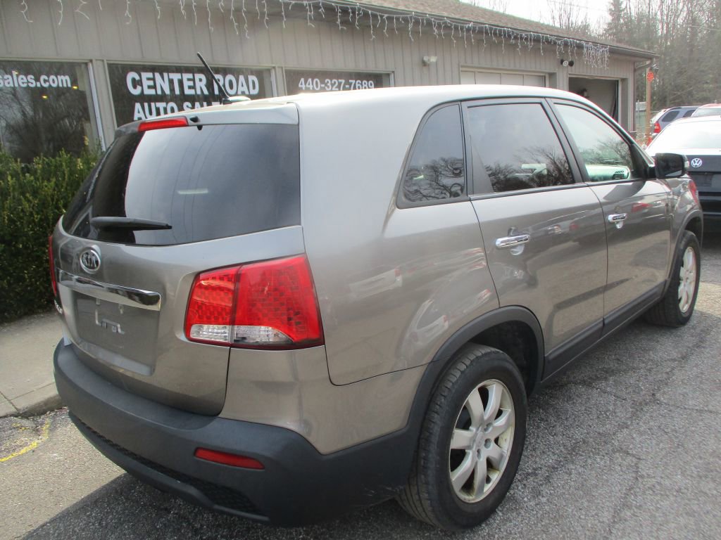 Used 2011 Kia Sorento 2WD image 4