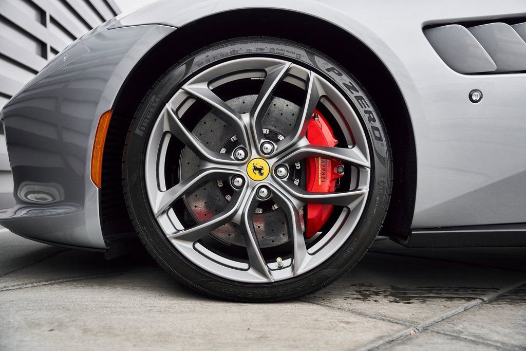 Used 2020 Ferrari GTC4Lusso T RWD image 3