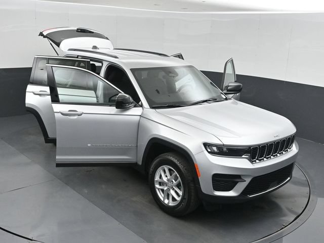 New 2026 Jeep Grand Cherokee Laredo w/ Trailer Tow Package AWD/4WD image 51