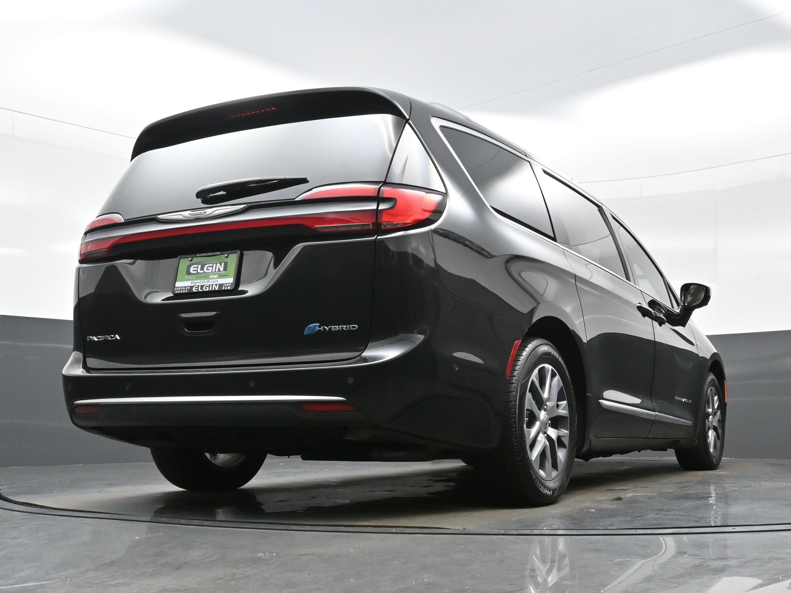 Used 2024 Chrysler Pacifica Pinnacle image 32