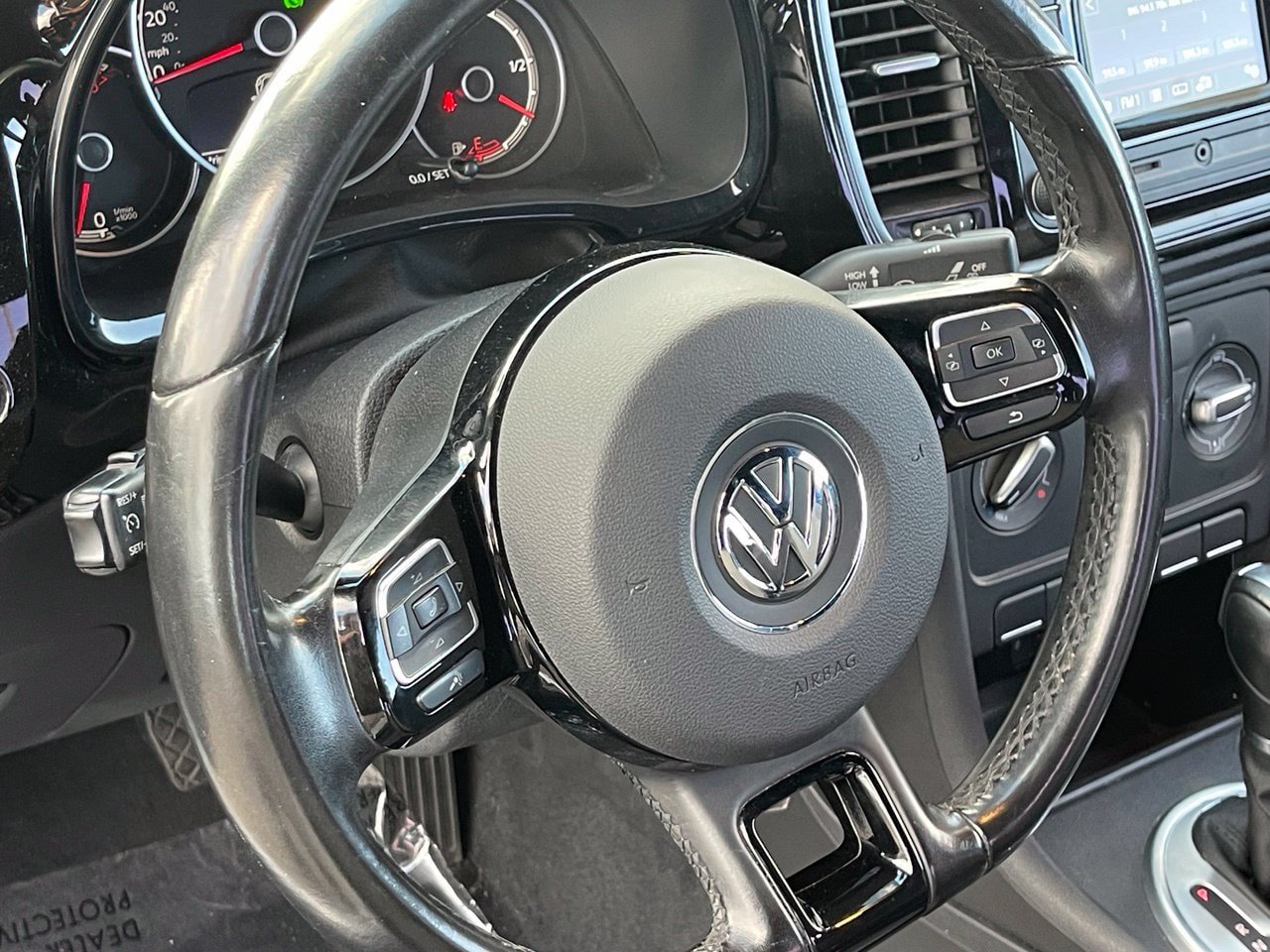 Used 2018 Volkswagen Beetle 2.0T S FWD image 17