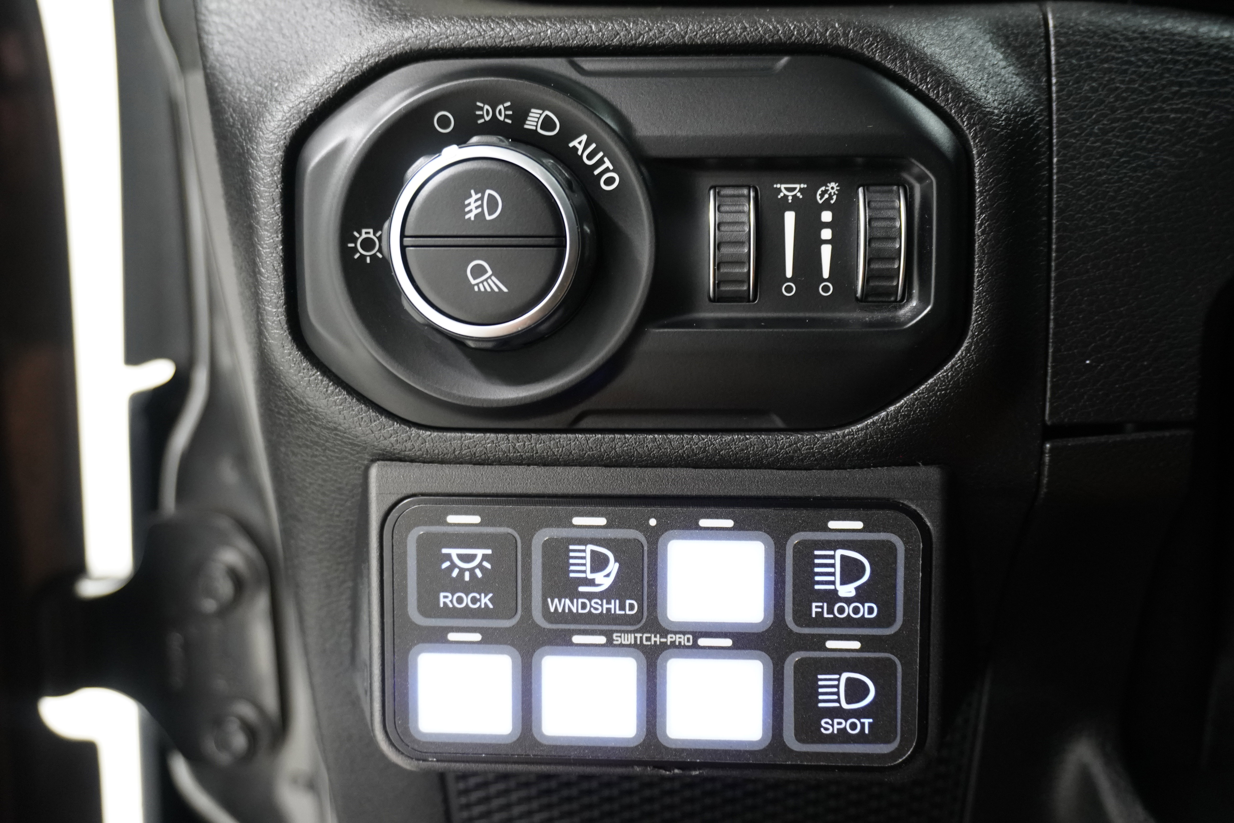 Used 2021 Jeep Gladiator Sport image 23