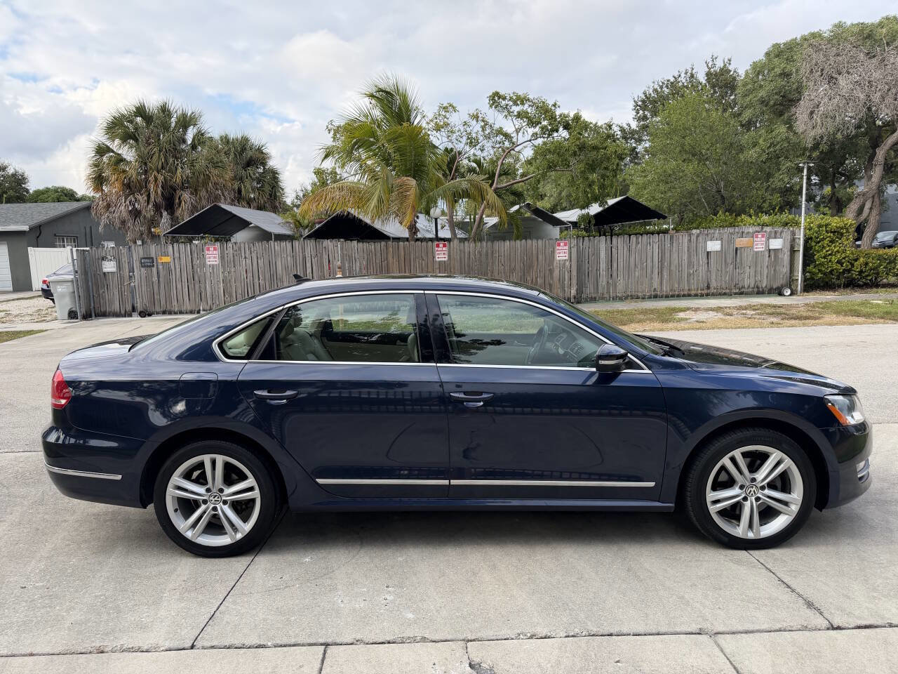 Used 2013 Volkswagen Passat 3.6 SEL Premium image 8