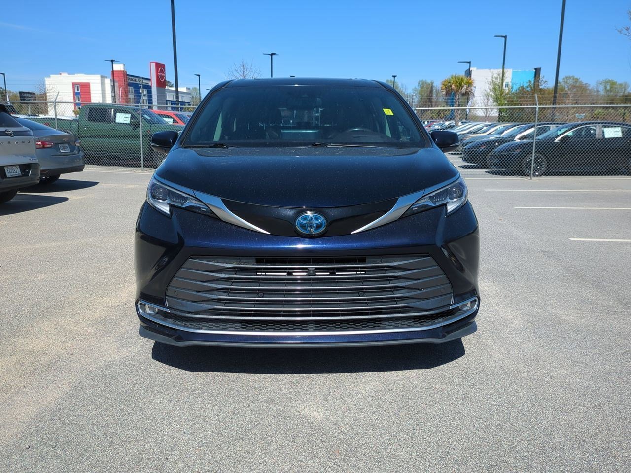 Used 2022 Toyota Sienna Platinum image 9