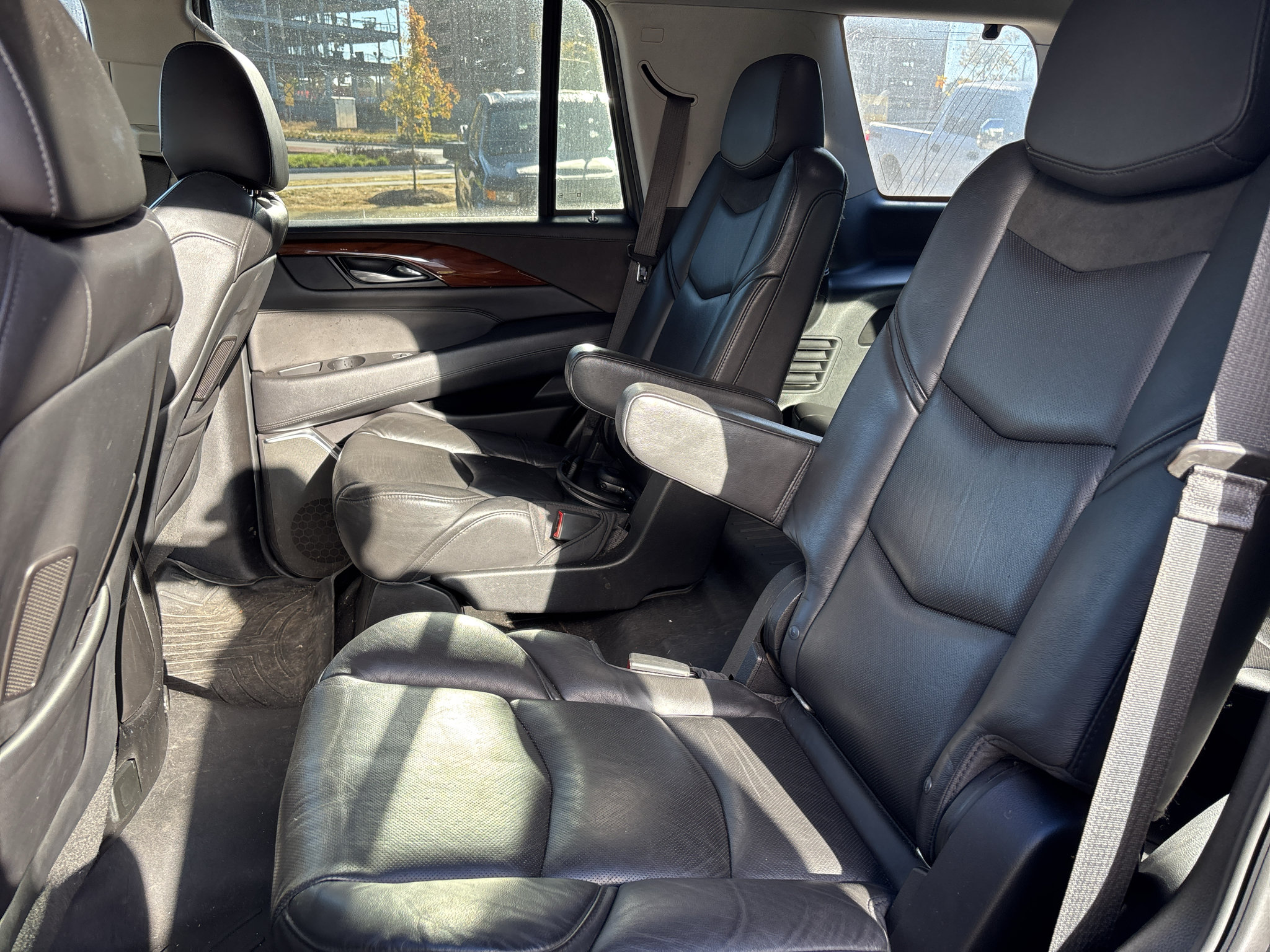 Used 2018 Cadillac Escalade Premium Luxury AWD/4WD image 13